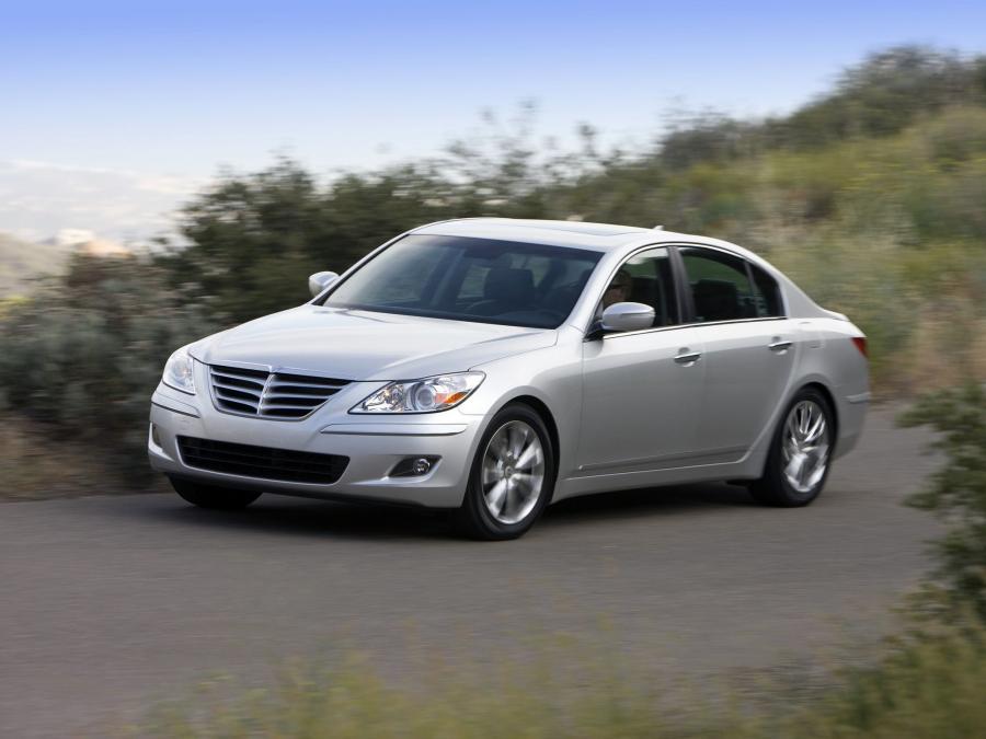  Hyundai Genesis 2008 года  (US) (фото 16 из 19)